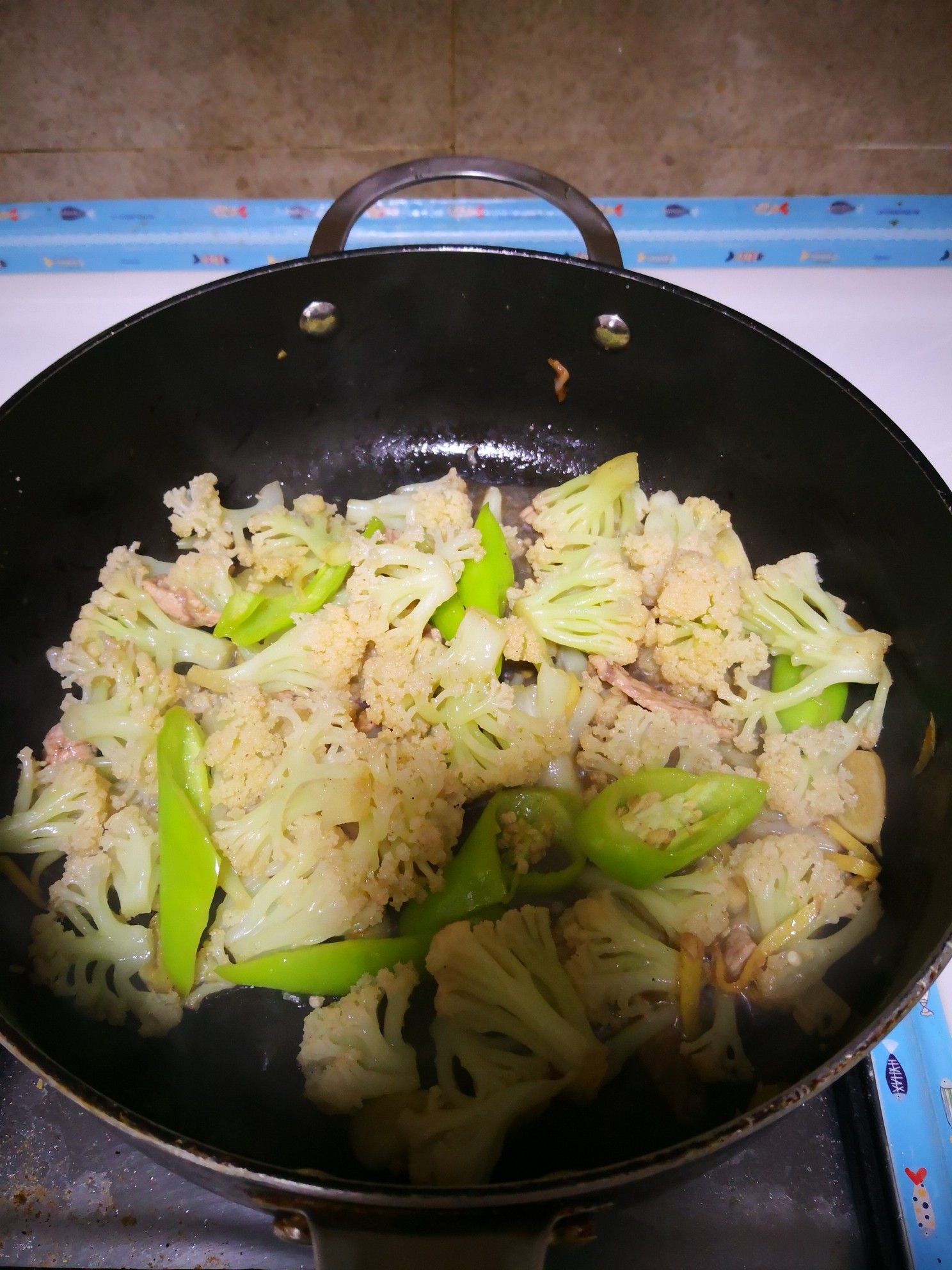 尖椒炒菜花的做法-家常味炒菜譜-易網(wǎng)健康養(yǎng)生網(wǎng) 尖椒炒菜花的做法-家常味炒菜譜