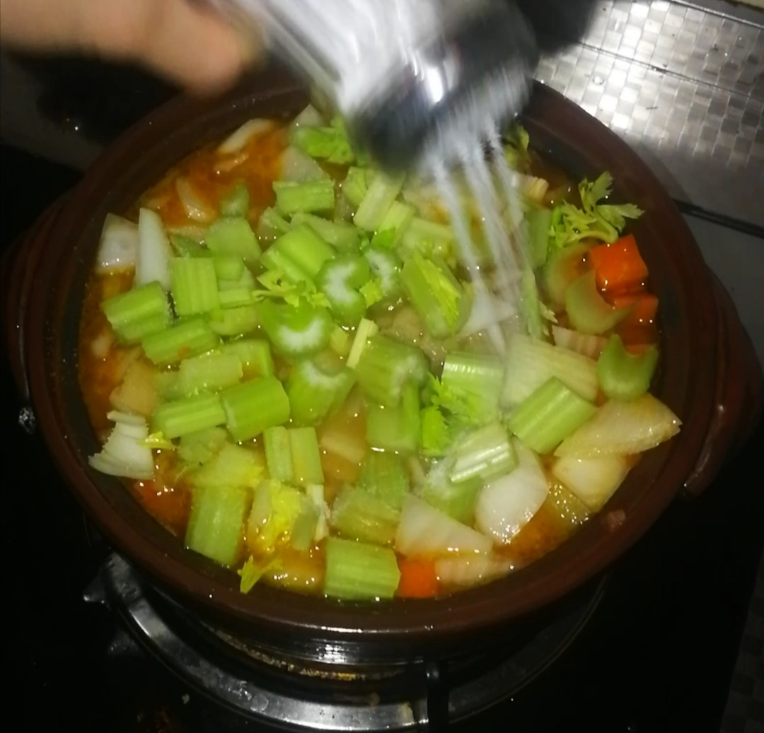 羅宋牛排湯的做法-家常味燉菜譜-易網健康養生網 羅宋牛排湯的做法-家常味燉菜譜