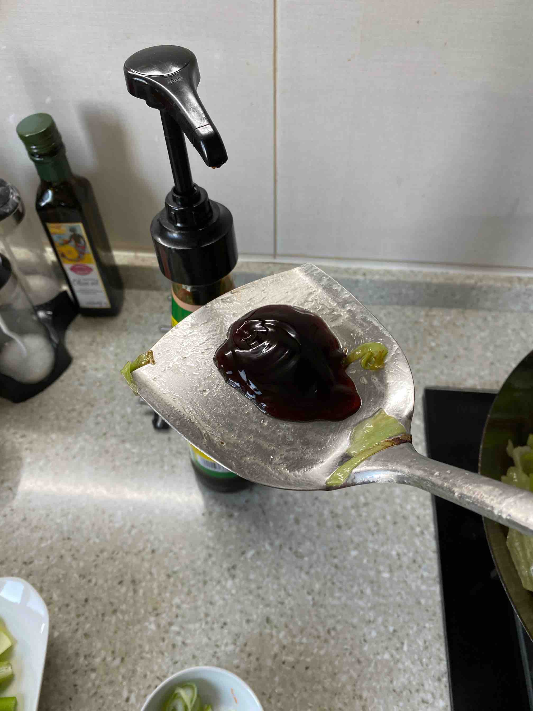 蠔油生菜的做法-家常味炒菜譜-易網健康養生網 蠔油生菜的做法-家常味炒菜譜