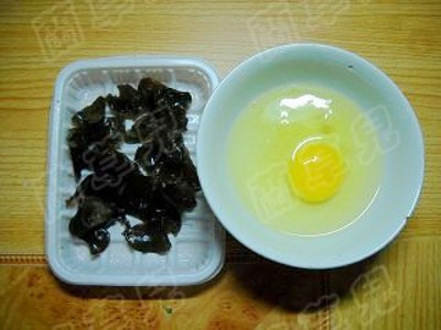 蘭花木耳炒雞蛋的做法-家常味炒菜譜-易網健康養生網 蘭花木耳炒雞蛋的做法-家常味炒菜譜