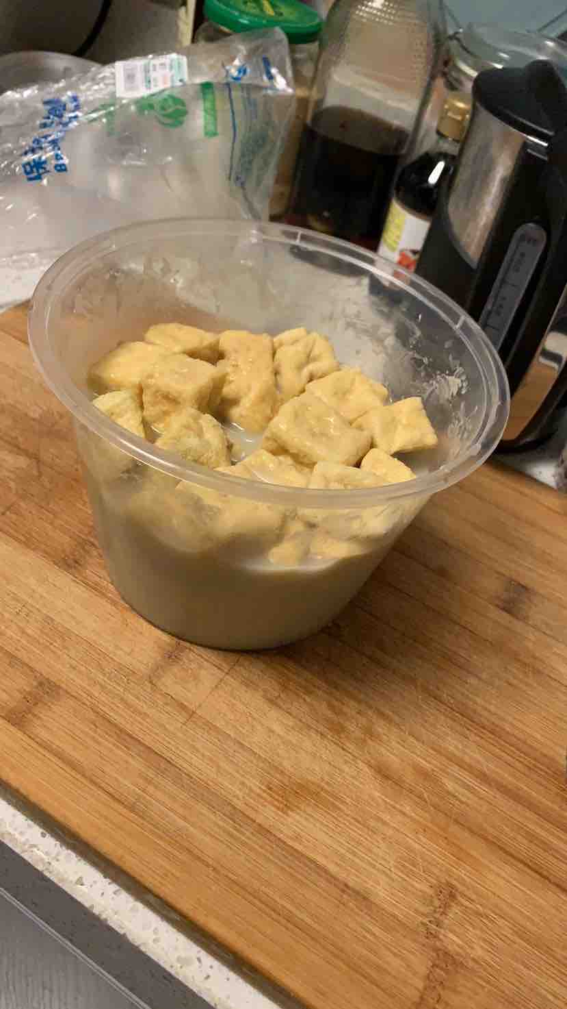 油炸臭豆腐的做法-咸鮮味煎菜譜-易網健康養生網 油炸臭豆腐的做法-咸鮮味煎菜譜