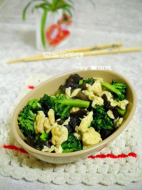 蘭花木耳炒雞蛋的做法-家常味炒菜譜-易網健康養生網 蘭花木耳炒雞蛋的做法-家常味炒菜譜