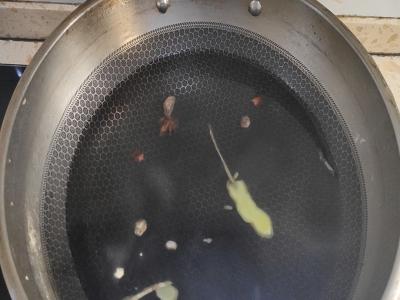 紅燒肥腸的做法-家常味燒菜譜