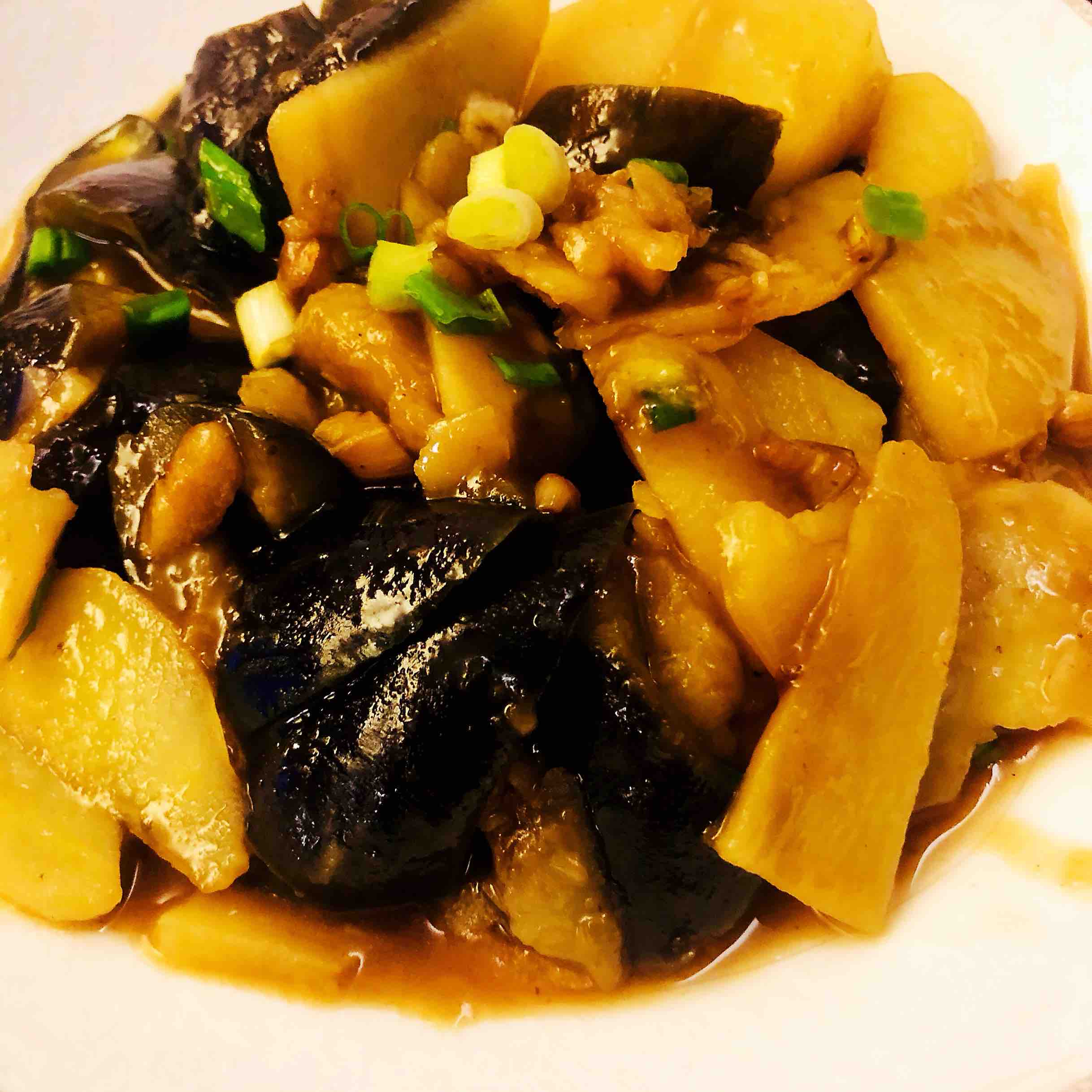 超級(jí)簡(jiǎn)單、健康的茄子燒土豆的做法-咸鮮味燉菜譜-易網(wǎng)健康養(yǎng)生網(wǎng) 超級(jí)簡(jiǎn)單、健康的茄子燒土豆的做法-咸鮮味燉菜譜