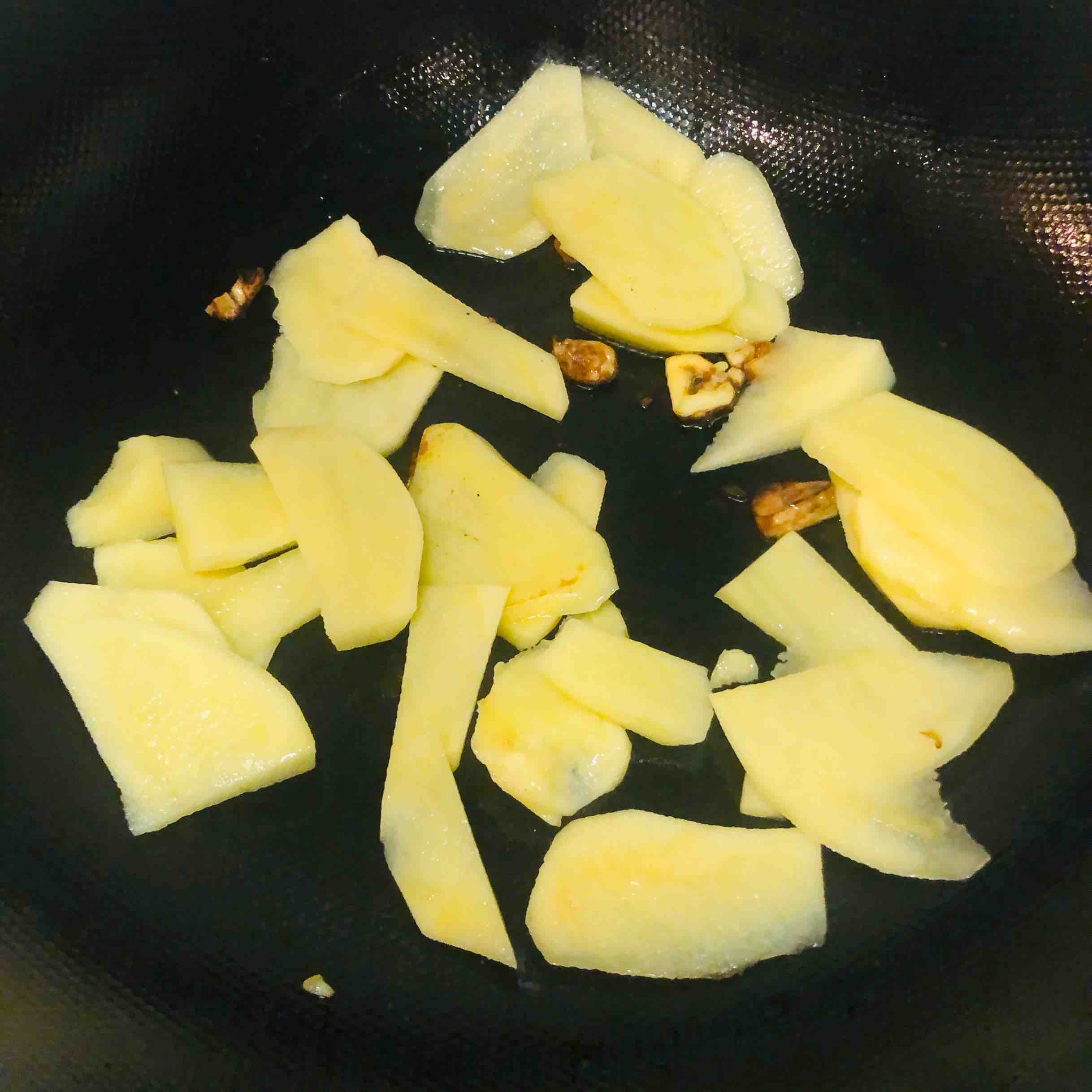 超級(jí)簡(jiǎn)單、健康的茄子燒土豆的做法-咸鮮味燉菜譜-易網(wǎng)健康養(yǎng)生網(wǎng) 超級(jí)簡(jiǎn)單、健康的茄子燒土豆的做法-咸鮮味燉菜譜