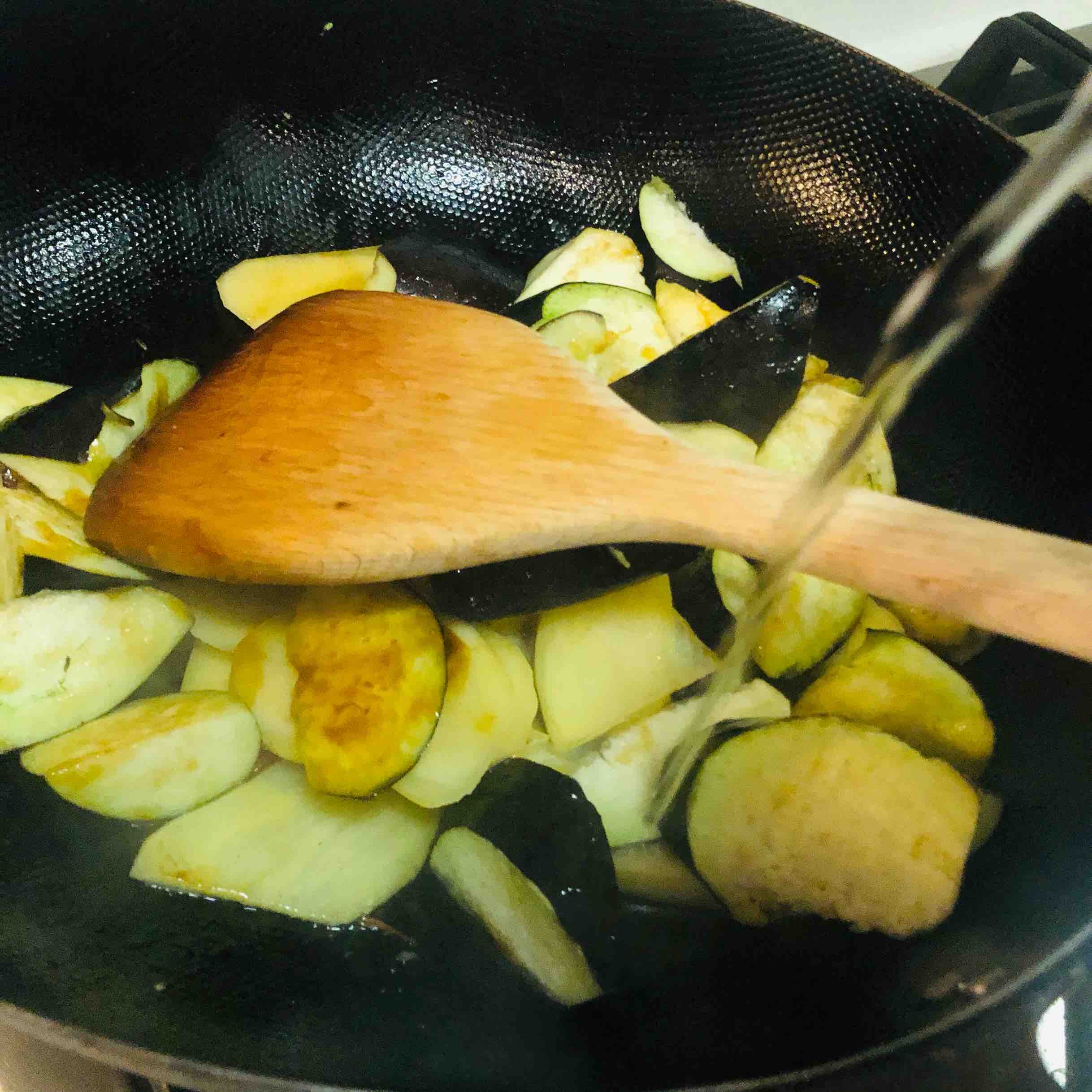 超級(jí)簡(jiǎn)單、健康的茄子燒土豆的做法-咸鮮味燉菜譜-易網(wǎng)健康養(yǎng)生網(wǎng) 超級(jí)簡(jiǎn)單、健康的茄子燒土豆的做法-咸鮮味燉菜譜