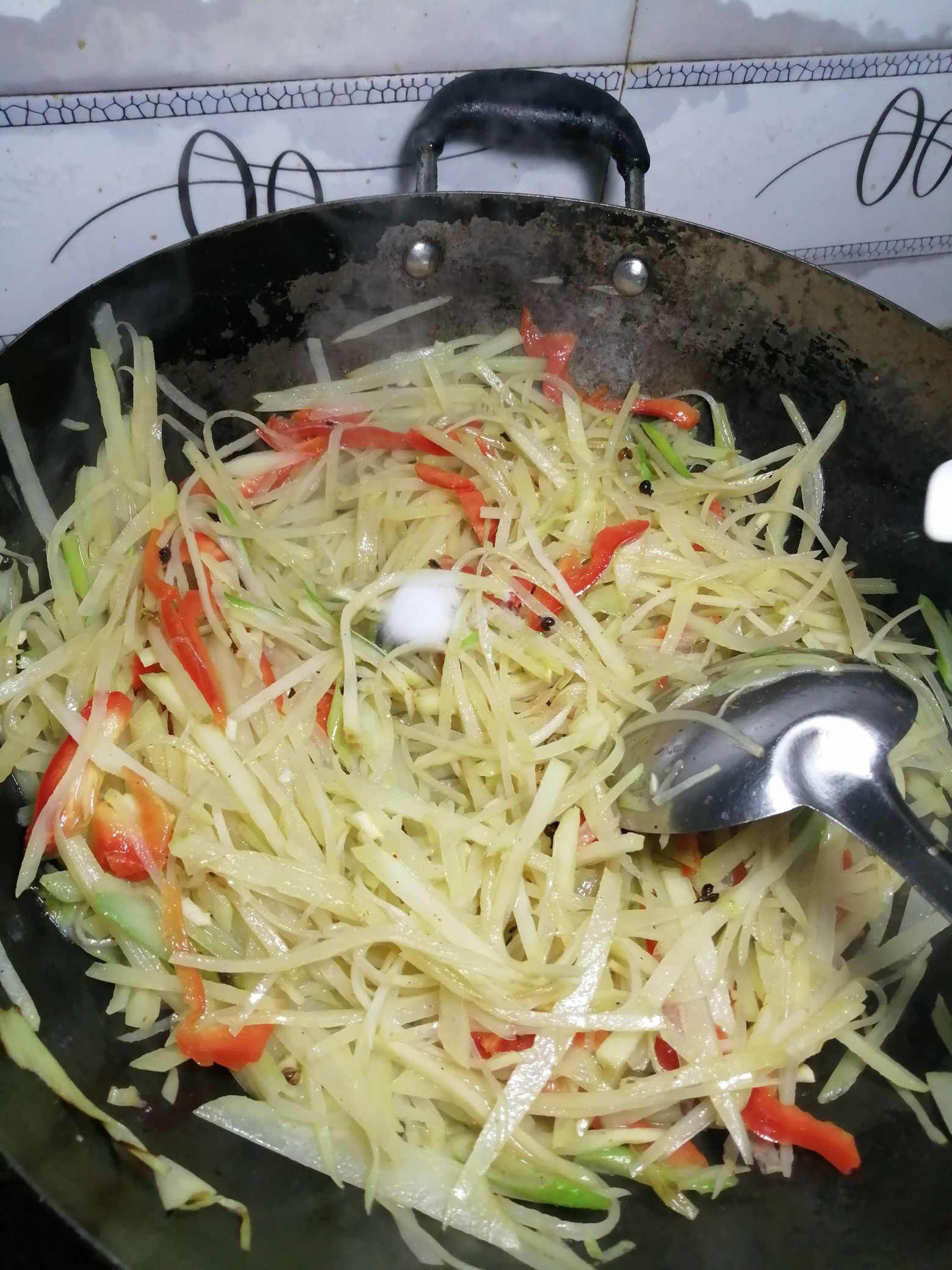 低卡酸辣土豆絲的做法-酸辣味炒菜譜-易網健康養生網 低卡酸辣土豆絲的做法-酸辣味炒菜譜