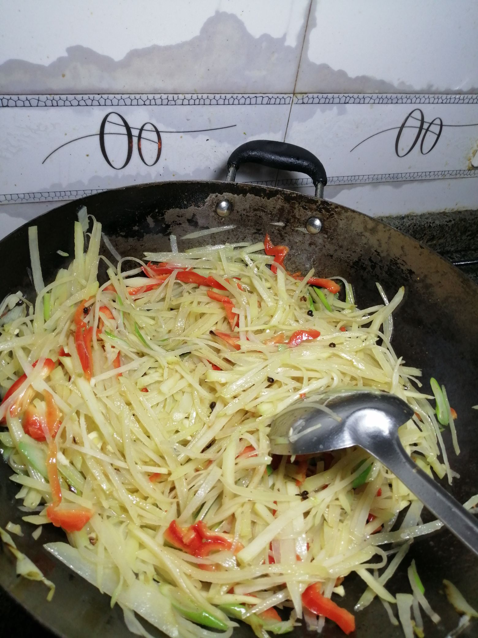 低卡酸辣土豆絲的做法-酸辣味炒菜譜-易網健康養生網 低卡酸辣土豆絲的做法-酸辣味炒菜譜