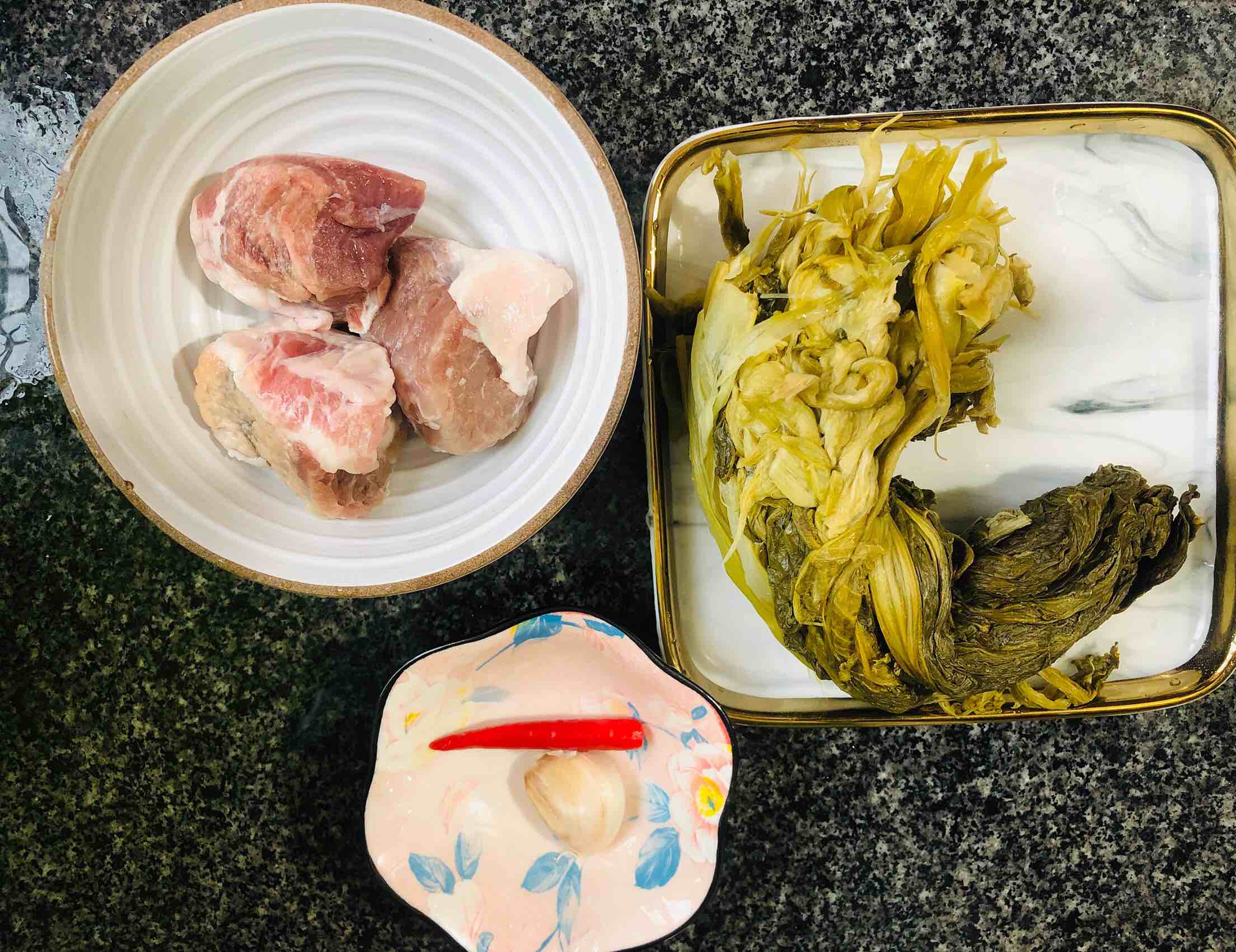 酸菜炒肉的做法-酸辣味炒菜譜