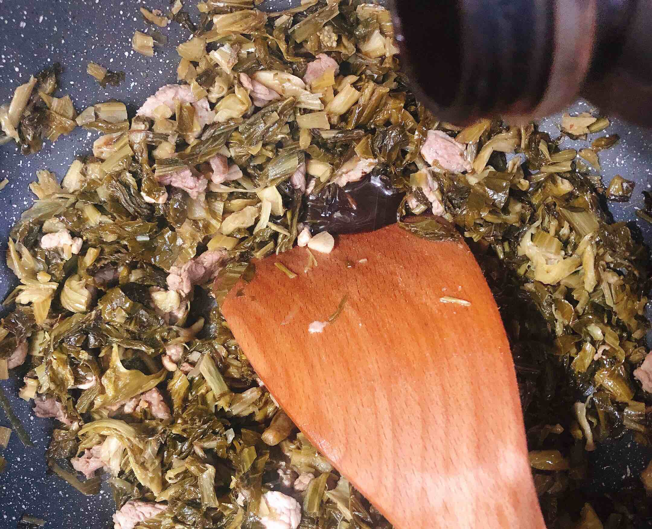 酸菜炒肉的做法-酸辣味炒菜譜