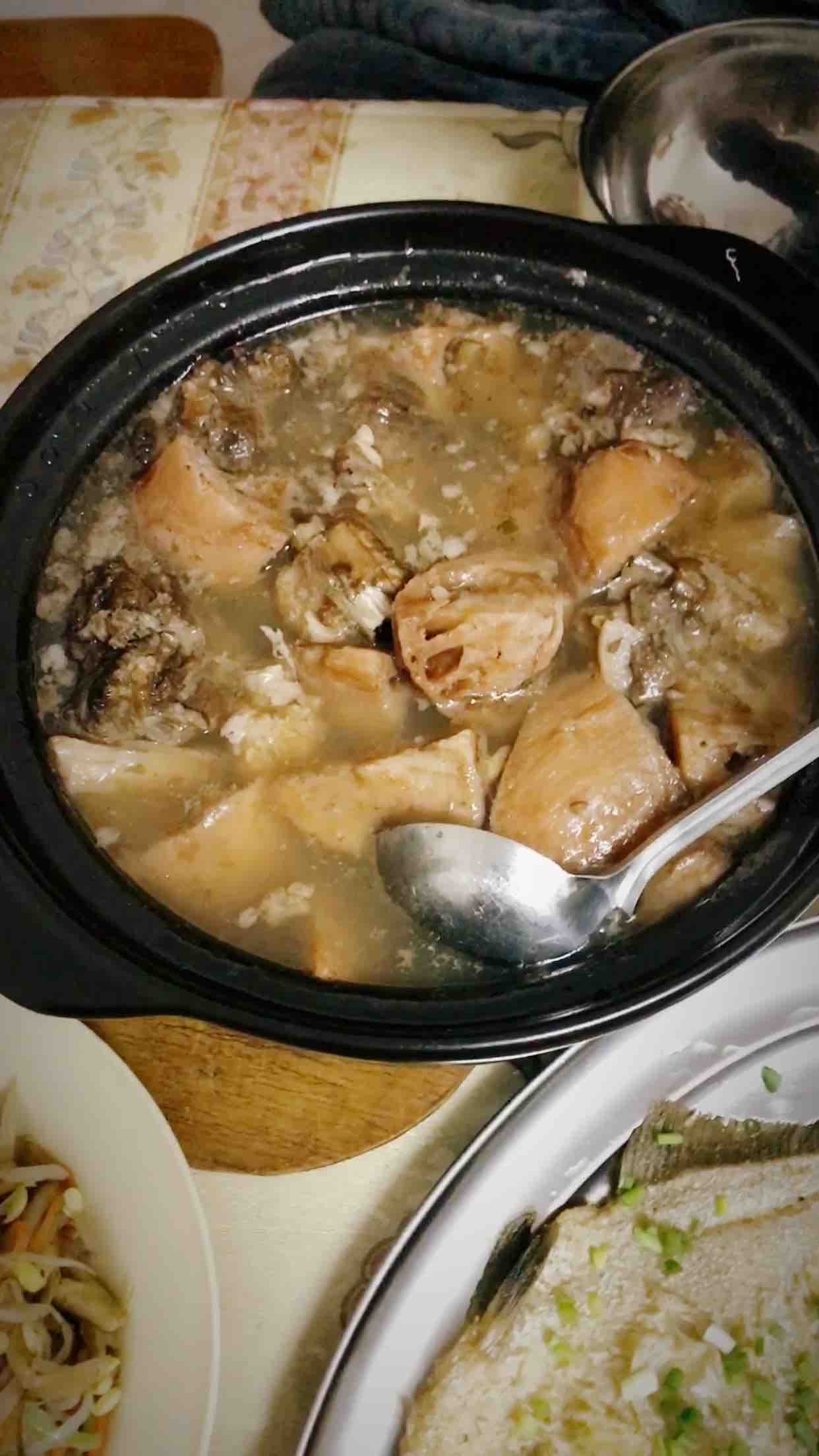 蓮藕排骨湯的做法-家常味煨菜譜-易網(wǎng)健康養(yǎng)生網(wǎng) 蓮藕排骨湯的做法-家常味煨菜譜