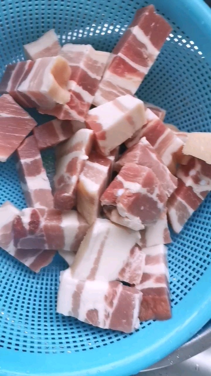 五花肉燉小鮑魚的做法-家常味燉菜譜