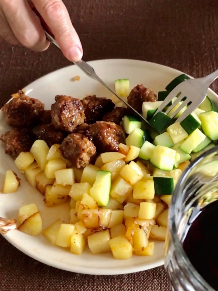 牛肉丸子夜宵的做法-咸鮮味炒菜譜-易網健康養生網 牛肉丸子夜宵的做法-咸鮮味炒菜譜