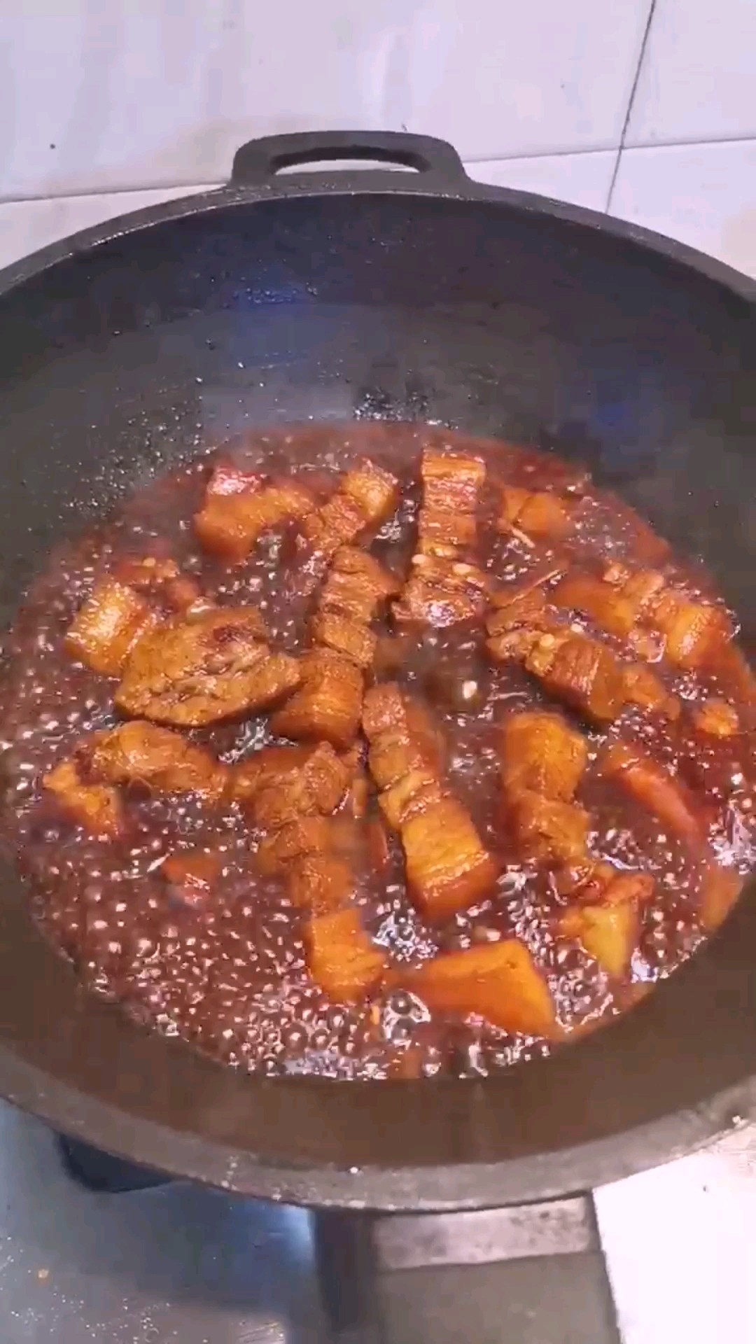 五花肉燉小鮑魚的做法-家常味燉菜譜