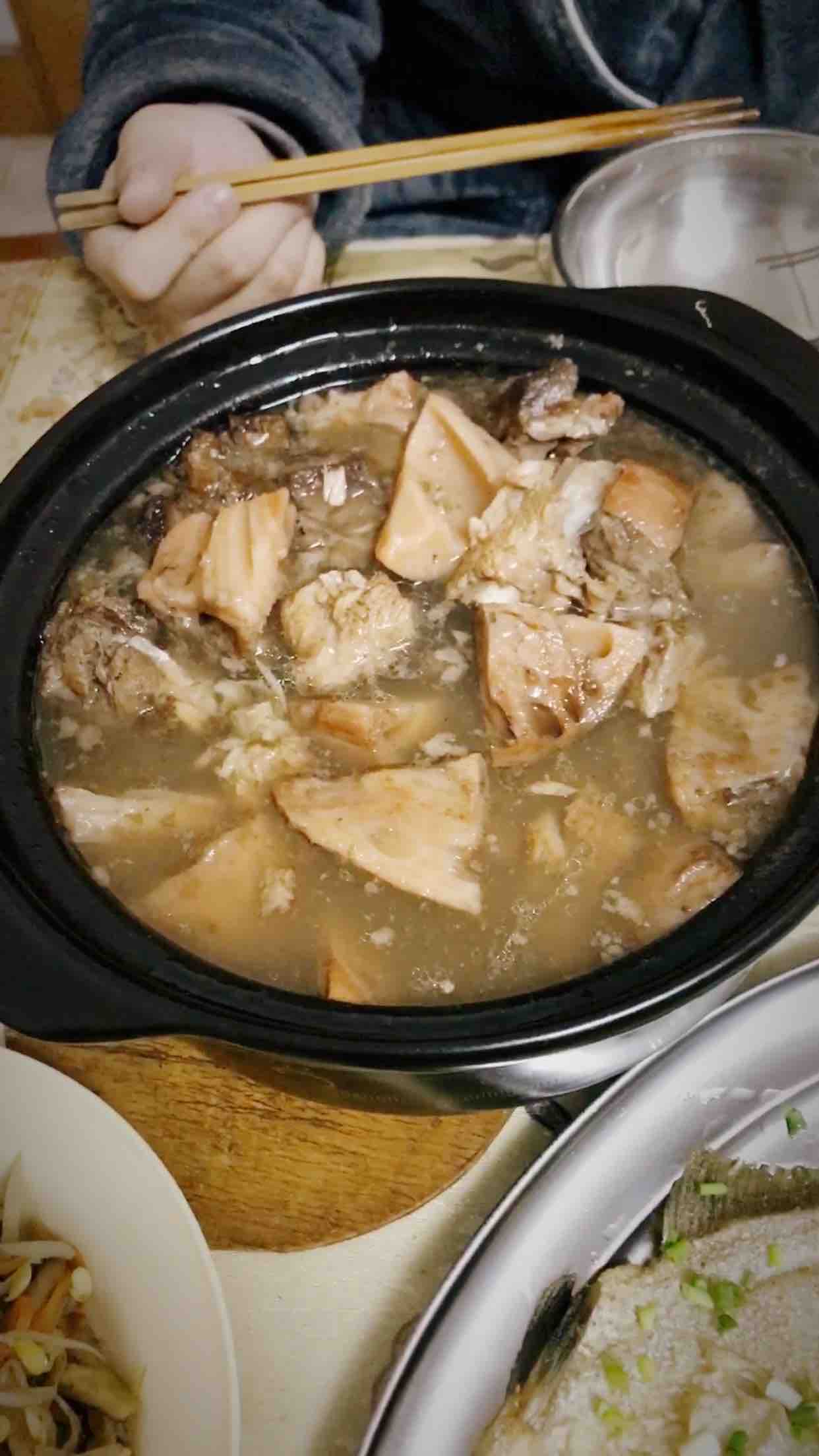 蓮藕排骨湯的做法-家常味煨菜譜-易網(wǎng)健康養(yǎng)生網(wǎng) 蓮藕排骨湯的做法-家常味煨菜譜