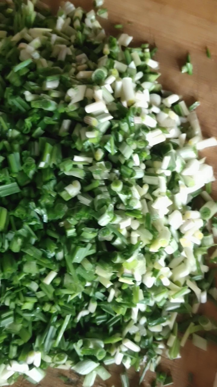 野韭菜炒雞蛋的做法-家常味炒菜譜-易網健康養生網 野韭菜炒雞蛋的做法-家常味炒菜譜