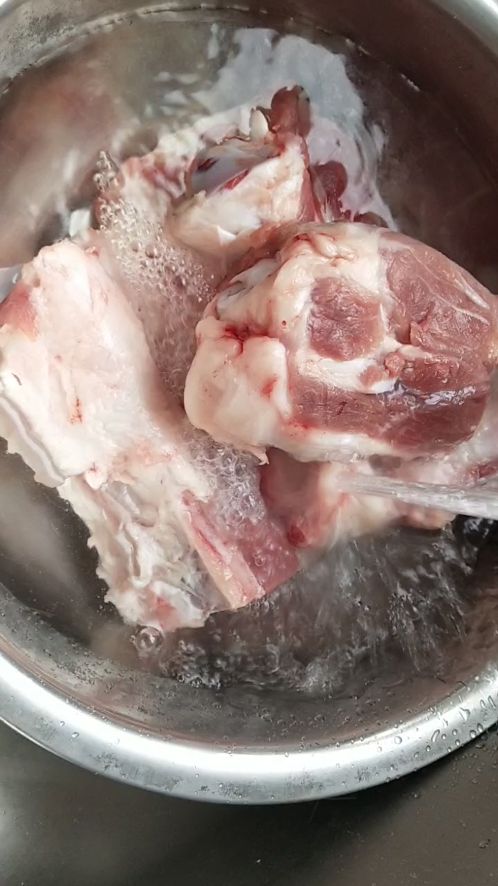 紅燒大棒骨的做法-家常味煮菜譜-易網(wǎng)<a href=http://www.jsjjzhkt.cn/ target=_blank class=infotextkey>健康養(yǎng)生</a>網(wǎng) 紅燒大棒骨的做法-家常味煮菜譜