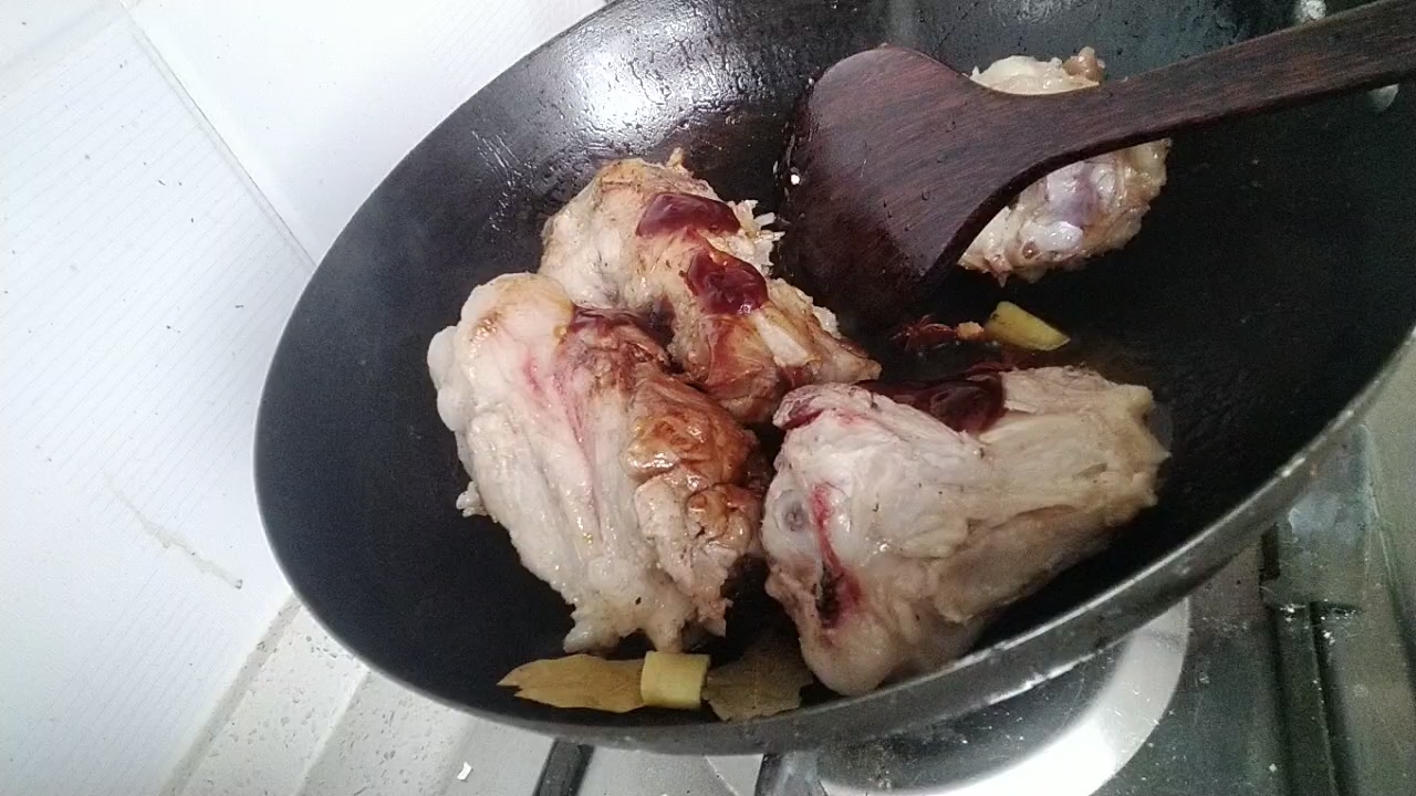 紅燒大棒骨的做法-家常味煮菜譜-易網(wǎng)健康養(yǎng)生網(wǎng) 紅燒大棒骨的做法-家常味煮菜譜