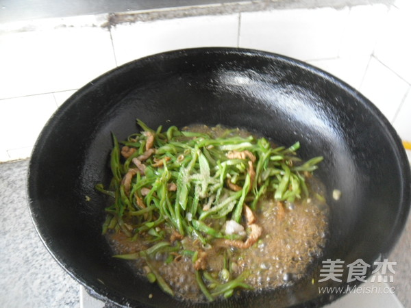 里脊肉炒扁豆絲的做法-家常味炒菜譜