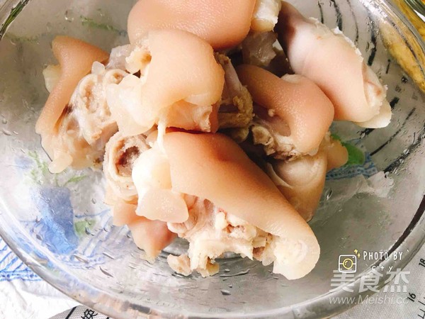 滿滿膠原蛋白的黃豆?fàn)F豬蹄的做法-醬香味燜菜譜-易網(wǎng)健康養(yǎng)生網(wǎng) 滿滿膠原蛋白的黃豆?fàn)F豬蹄的做法-醬香味燜菜譜