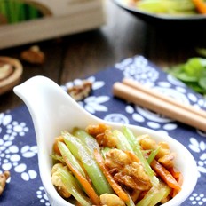 西芹炒核桃仁的做法-家常味炒菜譜