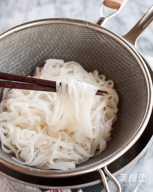 越南牛肉河粉的做法-咸鮮味其它工藝菜譜-易網(wǎng)健康養(yǎng)生網(wǎng) 越南牛肉河粉的做法-咸鮮味其它工藝菜譜