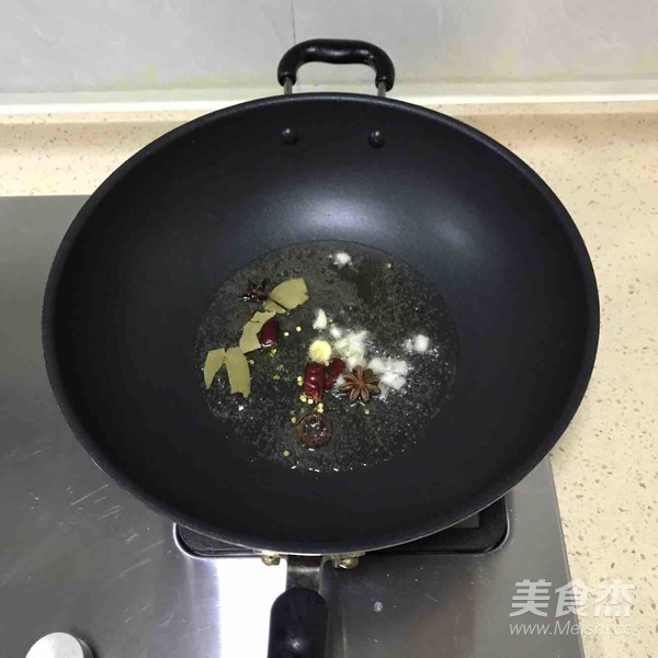 小雞燉蘑菇的做法-家常味燒菜譜-易網(wǎng)健康養(yǎng)生網(wǎng) 小雞燉蘑菇的做法-家常味燒菜譜