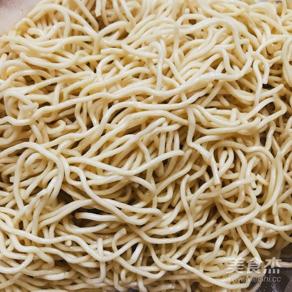 綠豆芽雞蛋炒面的做法-家常味炒菜譜