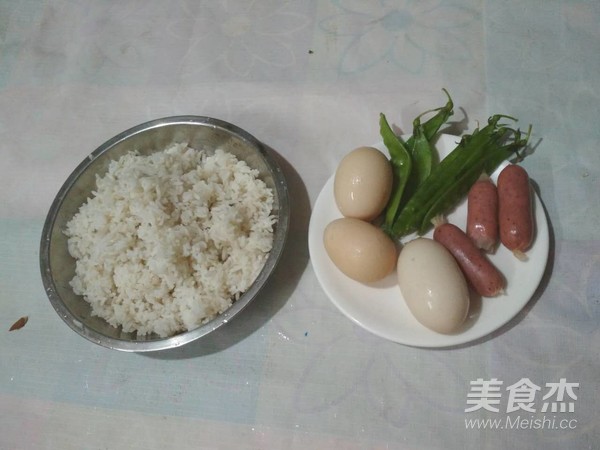 蛋腸炒飯的做法-家常味炒菜譜-易網<a href=http://www.jsjjzhkt.cn/ target=_blank class=infotextkey>健康養生</a>網 蛋腸炒飯的做法-家常味炒菜譜