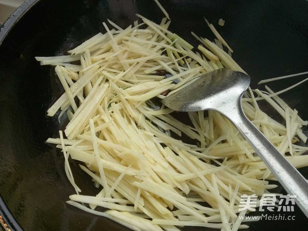 熗炒土豆絲的做法-家常味炒菜譜-易網健康養生網 熗炒土豆絲的做法-家常味炒菜譜