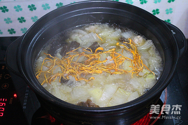 蟲草白菜木耳肉丸粉絲湯的做法-家常味砂鍋菜譜