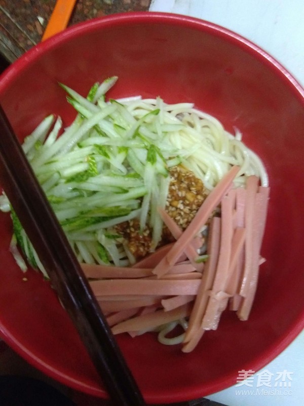 家常涼面的做法-香辣味拌菜譜-易網(wǎng)健康養(yǎng)生網(wǎng) 家常涼面的做法-香辣味拌菜譜