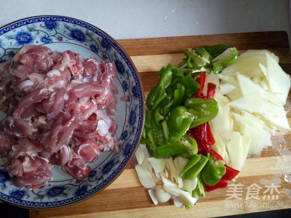 仔姜炒鴨腿的做法-咸鮮味炒菜譜-易網(wǎng)健康養(yǎng)生網(wǎng) 仔姜炒鴨腿的做法-咸鮮味炒菜譜