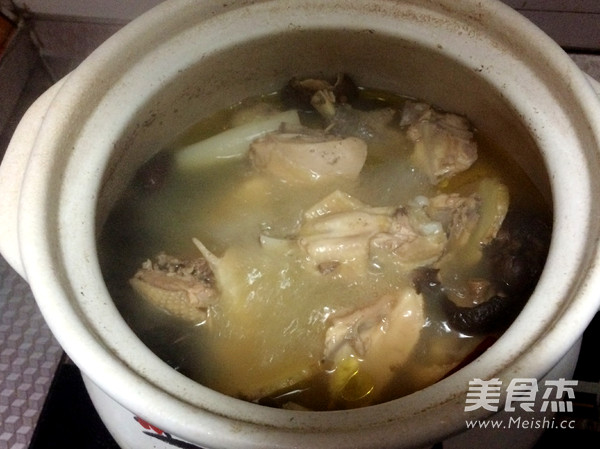 香菇雞湯的做法-咸鮮味燉菜譜-易網健康養生網 香菇雞湯的做法-咸鮮味燉菜譜