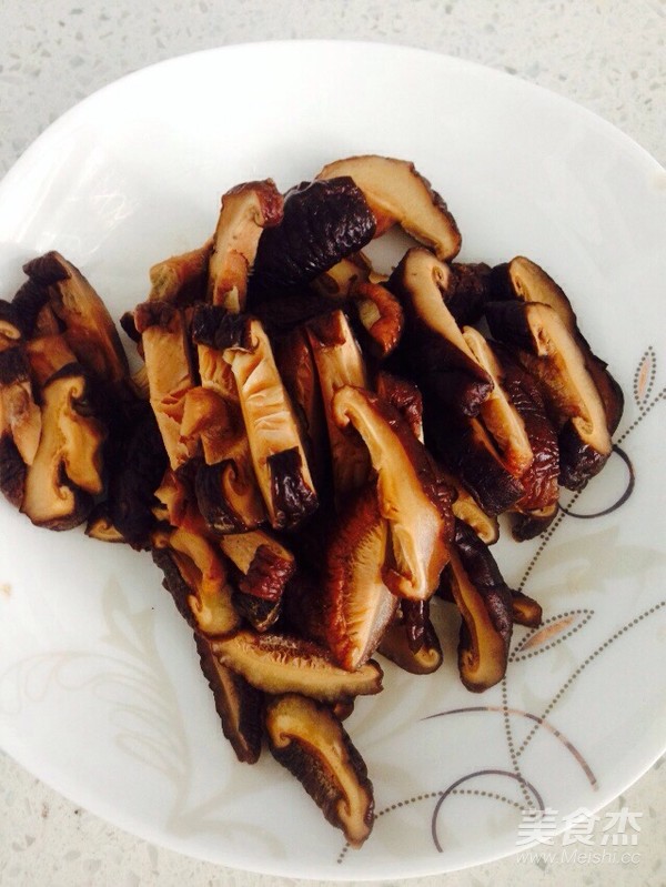 香菇炒雞的做法-家常味炒菜譜-易網(wǎng)健康養(yǎng)生網(wǎng) 香菇炒雞的做法-家常味炒菜譜