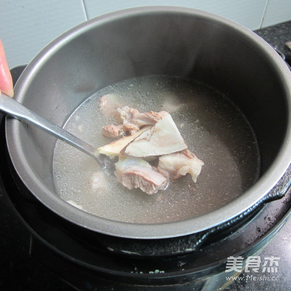 骨湯豆腐豬血香鍋的做法-家常味煮菜譜