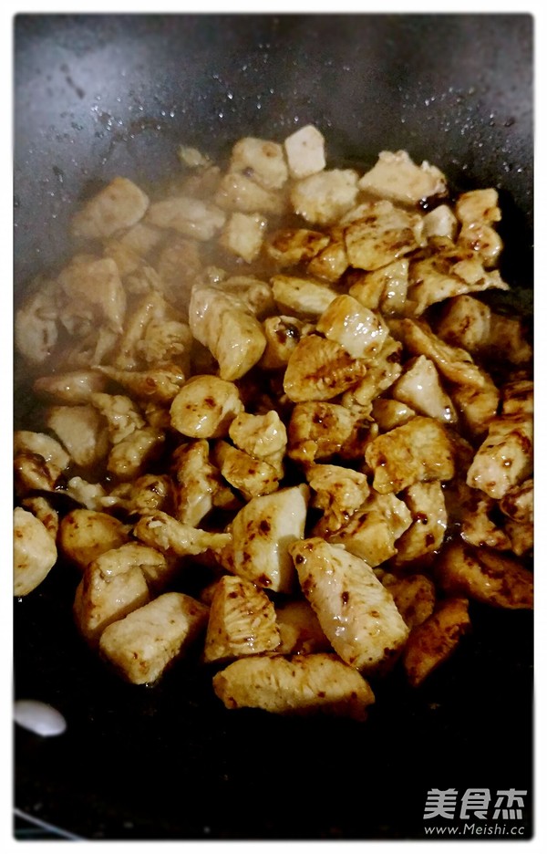 醬爆雞丁的做法-家常味炒菜譜-易網(wǎng)健康養(yǎng)生網(wǎng) 醬爆雞丁的做法-家常味炒菜譜