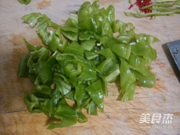 青椒雞翅的做法-其它口味燒菜譜-易網(wǎng)健康養(yǎng)生網(wǎng) 青椒雞翅的做法-其它口味燒菜譜