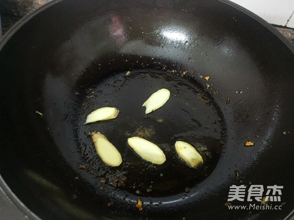 大閘蟹燜滑雞的做法-家常味燜菜譜-易網(wǎng)健康養(yǎng)生網(wǎng) 大閘蟹燜滑雞的做法-家常味燜菜譜