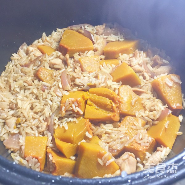 南瓜雞肉燜飯的做法-家常味燜菜譜-易網健康養生網 南瓜雞肉燜飯的做法-家常味燜菜譜