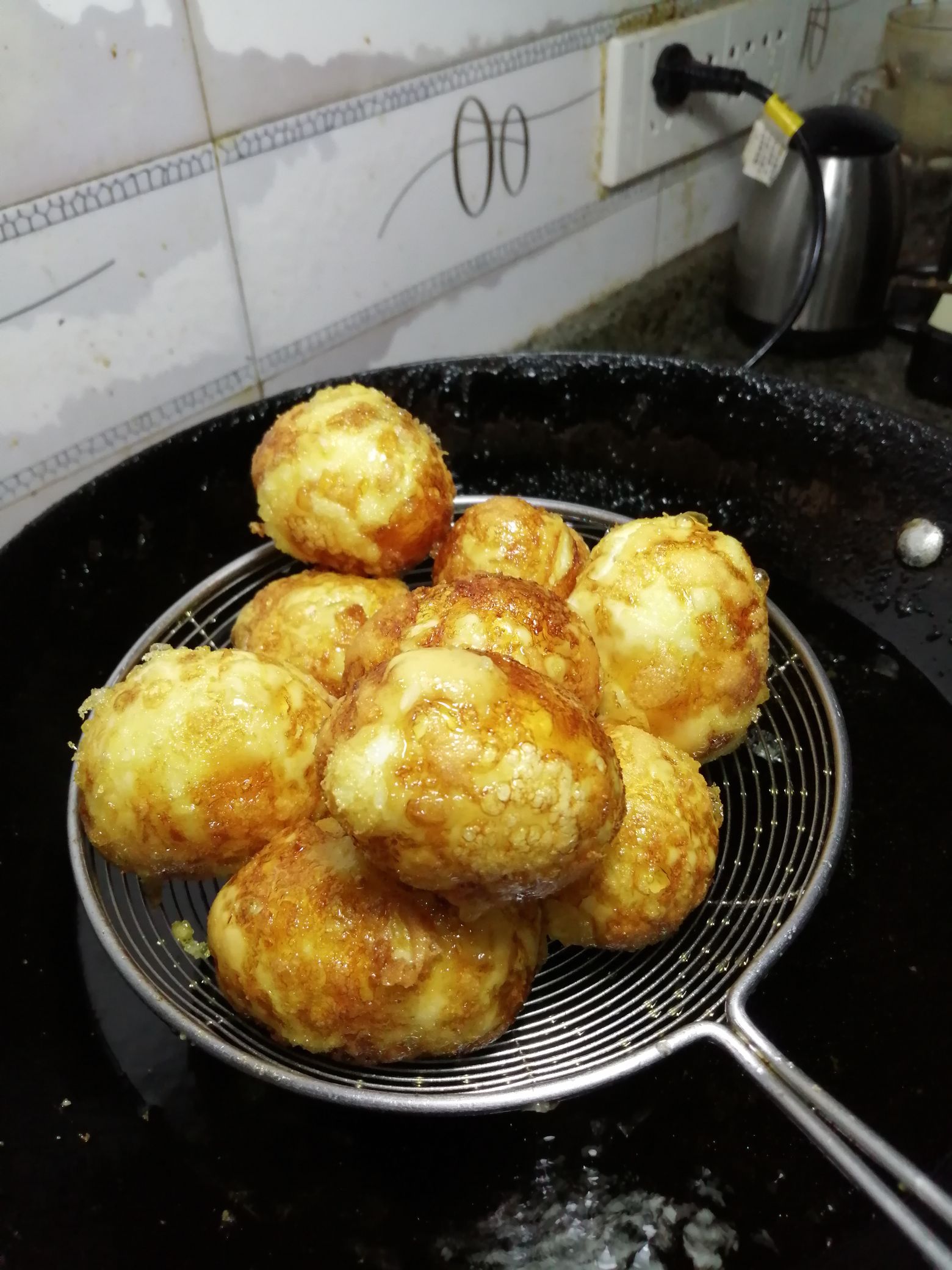 簡單的虎皮雞蛋的做法-家常味炸菜譜-易網健康養生網 簡單的虎皮雞蛋的做法-家常味炸菜譜