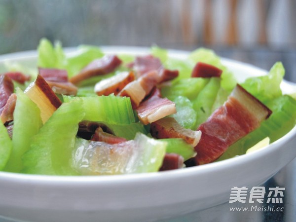 西芹炒臘肉的做法-家常味炒菜譜-易網(wǎng)健康養(yǎng)生網(wǎng) 西芹炒臘肉的做法-家常味炒菜譜