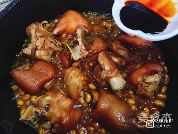 滿滿膠原蛋白的黃豆?fàn)F豬蹄的做法-醬香味燜菜譜-易網(wǎng)健康養(yǎng)生網(wǎng) 滿滿膠原蛋白的黃豆?fàn)F豬蹄的做法-醬香味燜菜譜