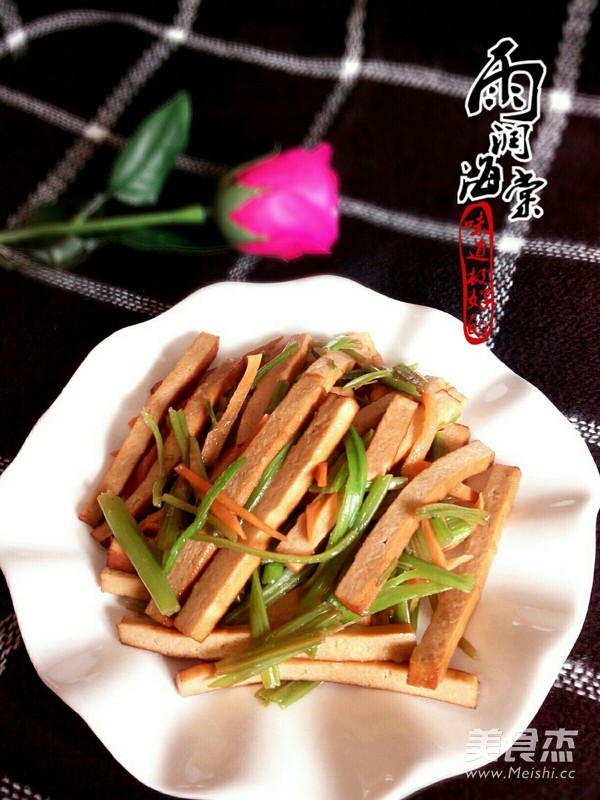 芹菜炒豆干的做法-家常味炒菜譜