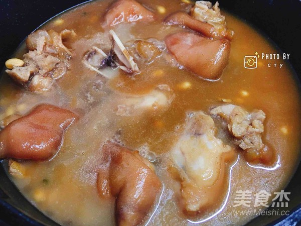 滿滿膠原蛋白的黃豆?fàn)F豬蹄的做法-醬香味燜菜譜-易網(wǎng)健康養(yǎng)生網(wǎng) 滿滿膠原蛋白的黃豆?fàn)F豬蹄的做法-醬香味燜菜譜