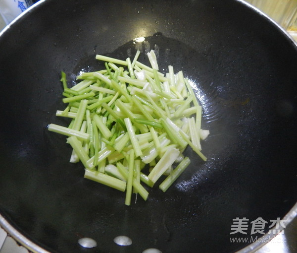 芹菜炒豆皮的做法-咸鮮味炒菜譜-易網(wǎng)健康養(yǎng)生網(wǎng) 芹菜炒豆皮的做法-咸鮮味炒菜譜