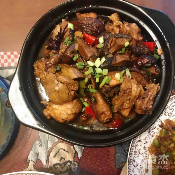 小雞燉蘑菇的做法-家常味燒菜譜-易網(wǎng)健康養(yǎng)生網(wǎng) 小雞燉蘑菇的做法-家常味燒菜譜