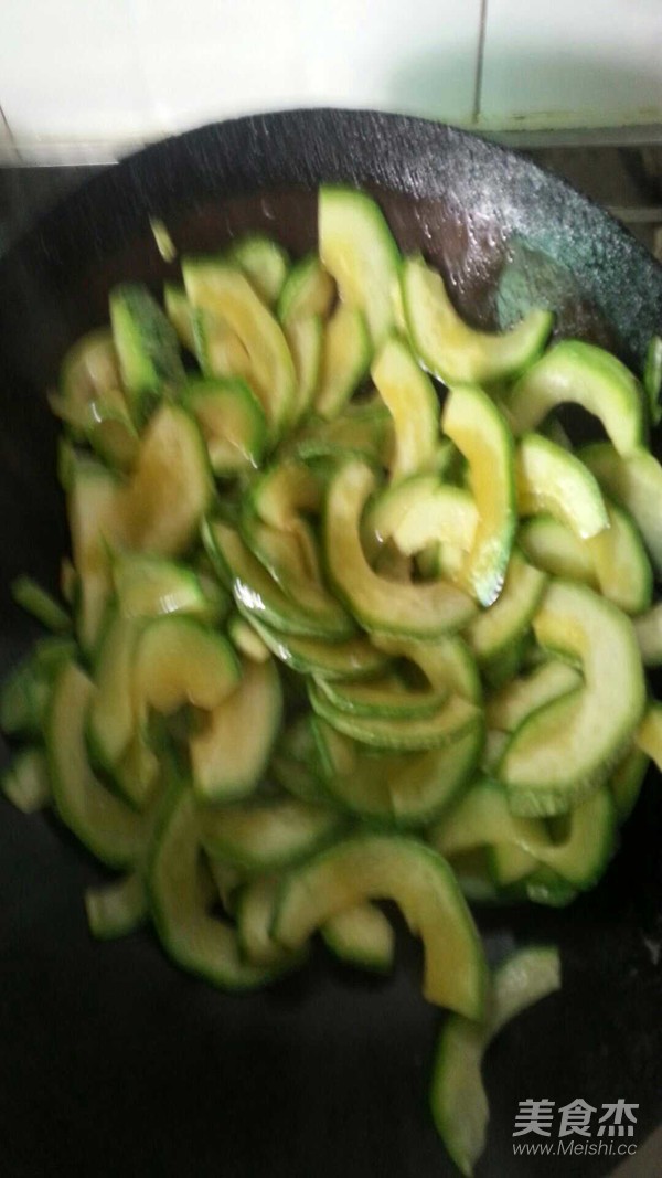 炒角瓜的做法-家常味炒菜譜-易網健康養生網 炒角瓜的做法-家常味炒菜譜