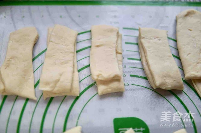 酵母酥脆油條的做法-家常味炸菜譜-易網健康養生網 酵母酥脆油條的做法-家常味炸菜譜