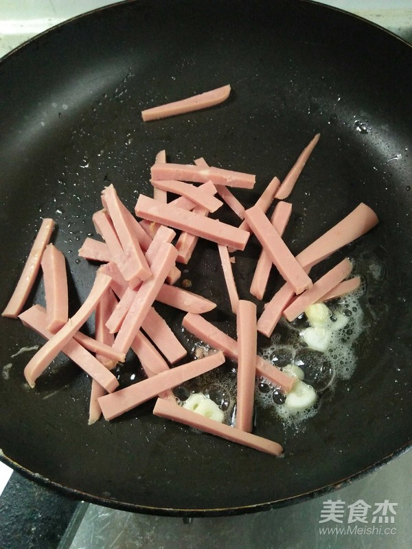 火腿蛋拌面的做法-咸鮮味拌菜譜-易網健康養生網 火腿蛋拌面的做法-咸鮮味拌菜譜